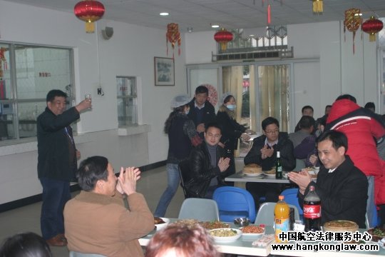 东航江西总经理张贵伟慰问一线员工共度除夕